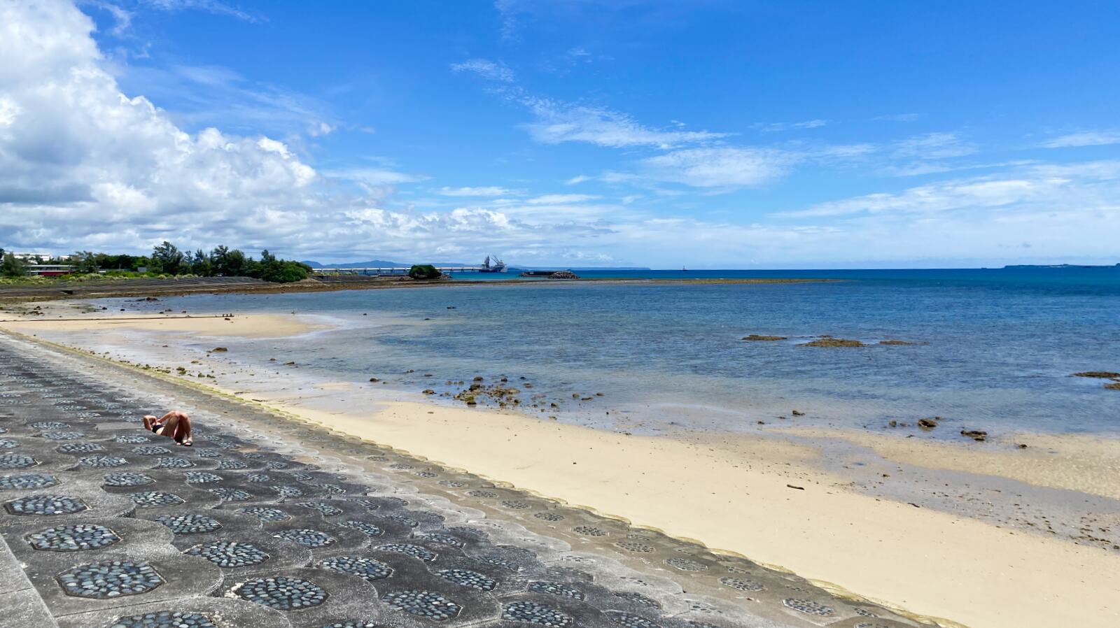 gushikawa-beach-ai