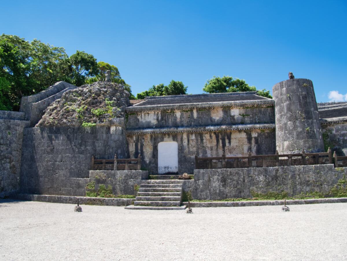 40mausoleum-tomb