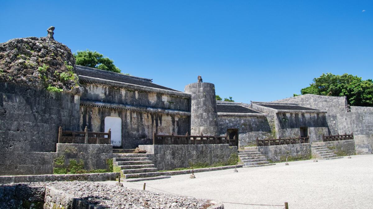40mausoleum-tomb